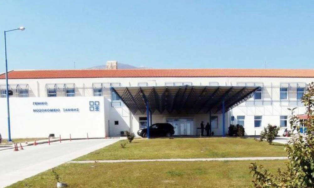 Ξάνθη: Μεθυσμένος τα έκανε "λαμπόγυαλο" σε νοσοκομείο- Προσέκρουσε στο φυλάκιο με το αυτοκίνητο του